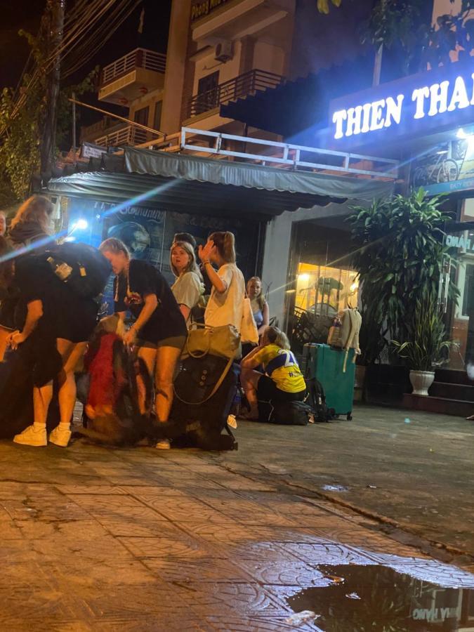Thien Thanh Hotel Фонгня Экстерьер фото