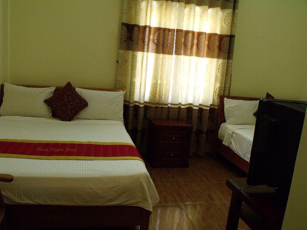 Thien Thanh Hotel Фонгня Экстерьер фото