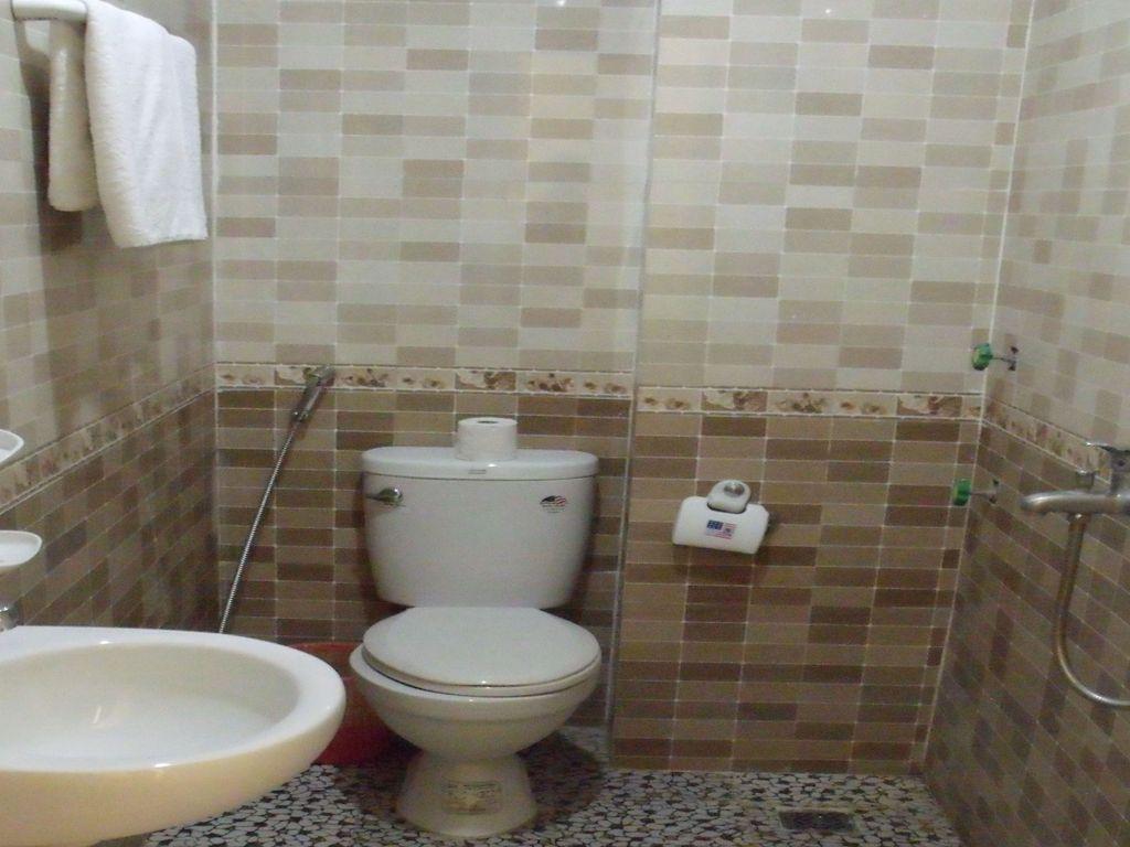 Thien Thanh Hotel Фонгня Экстерьер фото