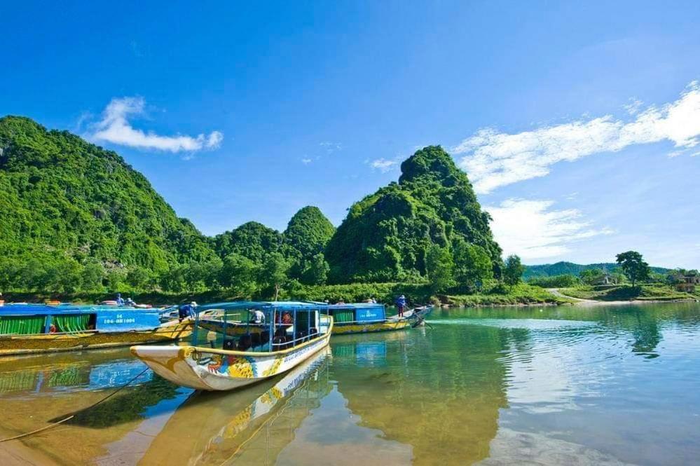 Thien Thanh Hotel Фонгня Экстерьер фото
